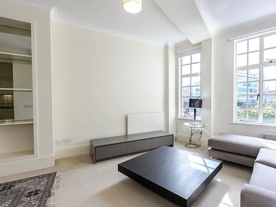 Flat to rent in Park Road, St John's Wood NW8