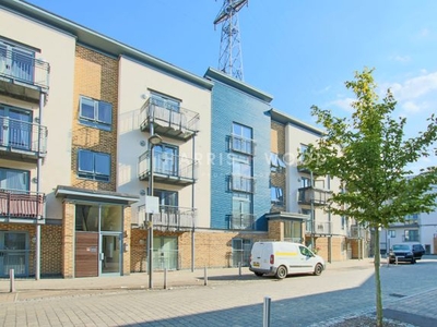 Flat to rent in Quayside Drive, Colchester, Essex CO2