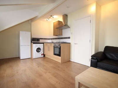 Flat to rent in Richmond Road, Cathays, Cardiff CF24