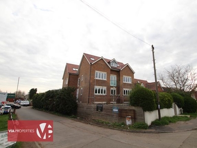 Flat to rent in River View, Nazeing New Road, Broxbourne EN10