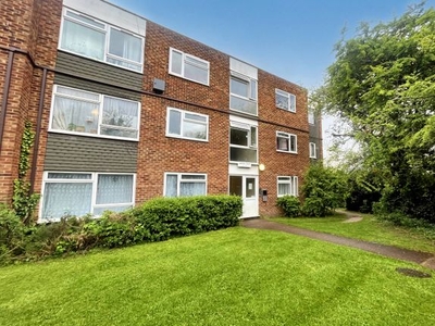 Flat to rent in Rosehill Court, Slough SL1