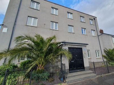 Flat to rent in Russell Street, Cardiff CF24