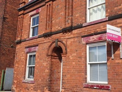 Flat to rent in South Place, Off Beetwell Street, Chesterfield S40