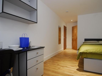 Flat to rent in St. Andrews Cross, Plymouth PL1