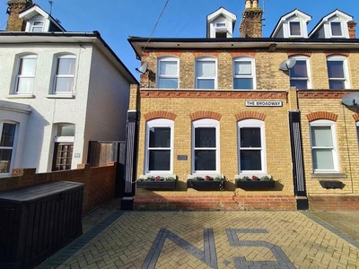 Flat to rent in The Broadway, Broadstairs CT10