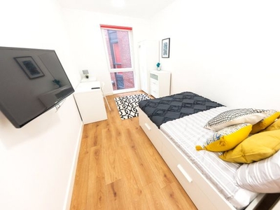 Flat to rent in The Edge, 2 Seymour St, Liverpool L3