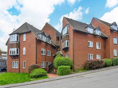 Flat to rent in The Mount GU2, Guildford,