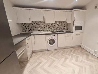 Flat to rent in Thorold Road, Ilford, Essex IG1