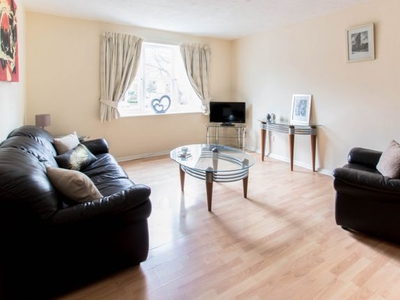 Flat to rent in Town Mead, West Green, Crawley RH11