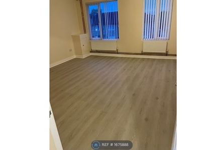 Flat to rent in Varney Road, Nottingham NG11