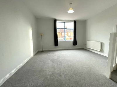Flat to rent in Wessex Court, Clarence Street, Swindon SN1