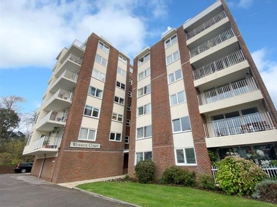 Flat to rent in Wessex Court, Tennyson Road, Worthing BN11