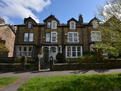 Flat to rent in West End Avenue, Harrogate, North Yorkshire HG2