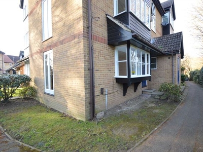 Flat to rent in Williams Close, Addlestone KT15