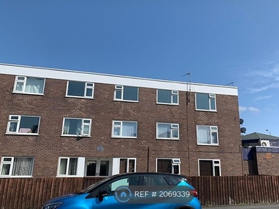 Flat to rent in Wood Lane, Greasby, Wirral CH49