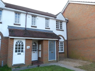Maisonette to rent in Shaw Drive, Walton-On-Thames KT12