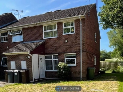 Maisonette to rent in Weyhill Close, Wolverhampton WV9