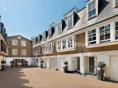 Mews house to rent in St Catherines Mews, Chelsea SW3