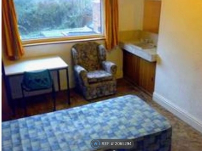 Room to rent in Melrosegate, York YO10