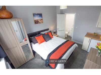 Room to rent in Queen Marys Road, Doncaster DN11