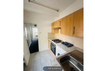 Flat to rent in Ripple Road, Barking IG11