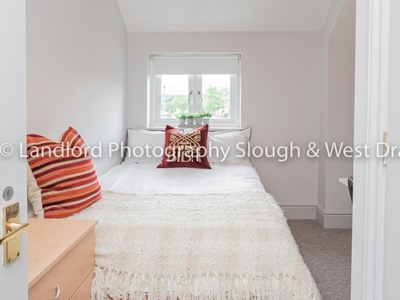 Semi-detached house to rent in Broomfield, Guildford GU2