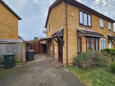 Semi-detached house to rent in Derwent Close, Wellingborough, Northamptonshire. NN8