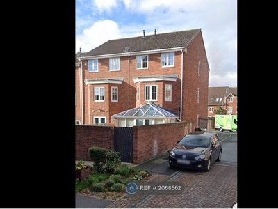 Semi-detached house to rent in Sunnydale Gardens, Ossett WF5