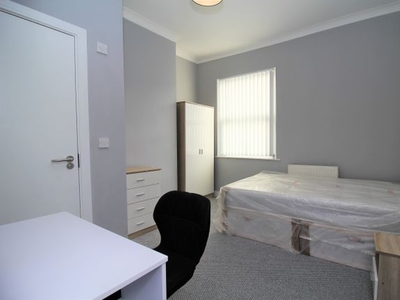 Shared accommodation to rent in Corporation Street, Stoke ST4