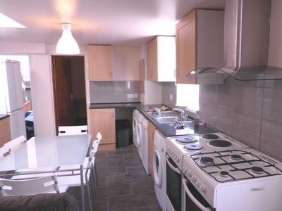 Shared accommodation to rent in Dawlish Road, Birmingham B29