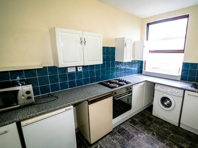 Terraced house to rent in Burley Road, Leeds LS3