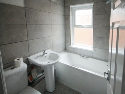 Terraced house to rent in Dulverton Road, Leicester LE3