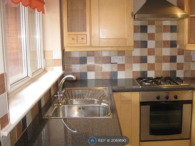 Terraced house to rent in Howard Park, Cleckheaton BD19