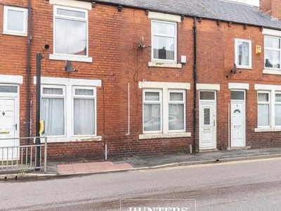 Terraced house to rent in Leeds Road, Cutsyke, Castleford, West Yorkshire WF10