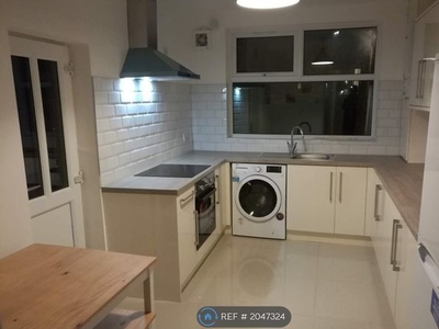 Terraced house to rent in Rippingham Road, Manchester M20