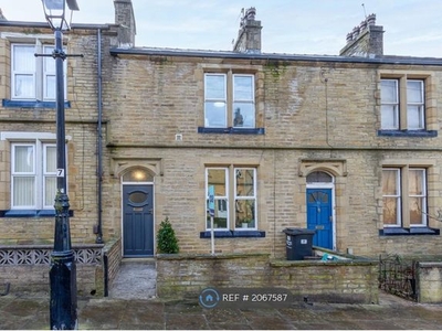 Terraced house to rent in Salisbury Place, Halifax HX3