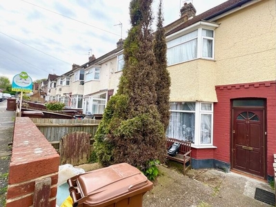 Terraced house to rent in St. Leonards Avenue, Chatham ME4