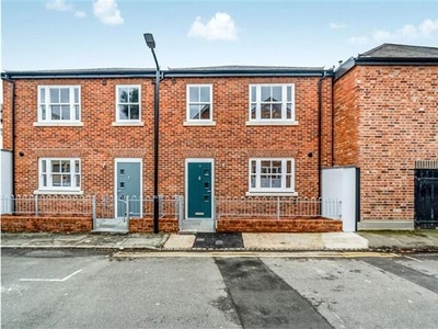 Terraced house to rent in Station Road, High Wycombe HP13