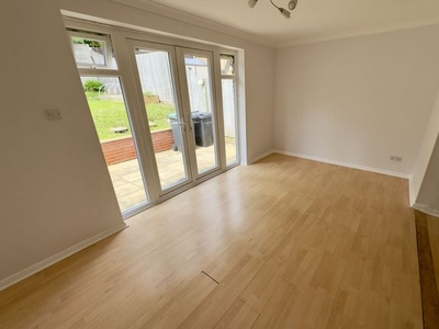 Terraced house to rent in Valley Drive, Gravesend DA12