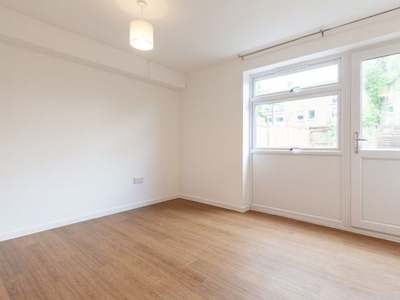 Town house to rent in Harefields, Oxford OX2