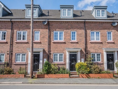 Town house to rent in Vincent Street, Macclesfield SK11