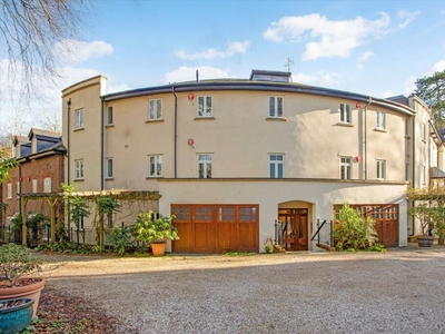 2 bedroom apartment for sale in Kings Crescent, Winchester, Hampshire, SO22