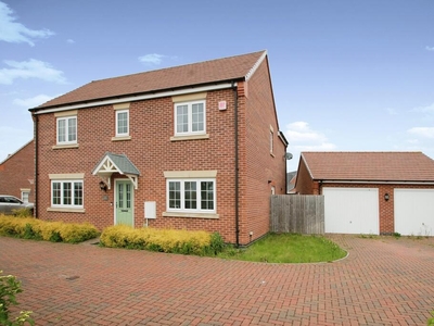 4 bedroom detached house for sale in Lapwing Drive, Birstall, Leicester, Leicestershire, LE4
