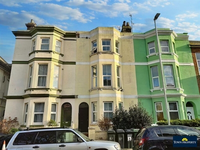 7 bedroom town house for sale in Pevensey Road, Eastbourne, BN22