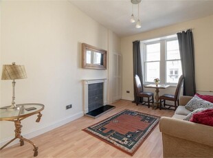 1 bed second floor flat for sale in Stockbridge