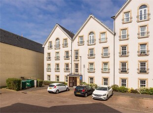 2 bed top floor flat for sale in Dalry