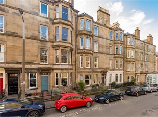 2 bed upper flat for sale in Polwarth