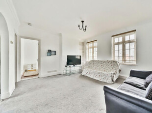 2 bedroom apartment for rent in Downham Way, Bromley, BR1
