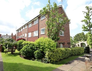 2 bedroom apartment for sale in Auburn Court, Church Road Caversham, Reading, RG4