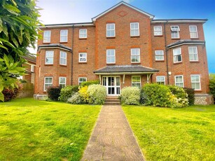 2 bedroom apartment for sale in Buckland Road, Maidstone, ME16